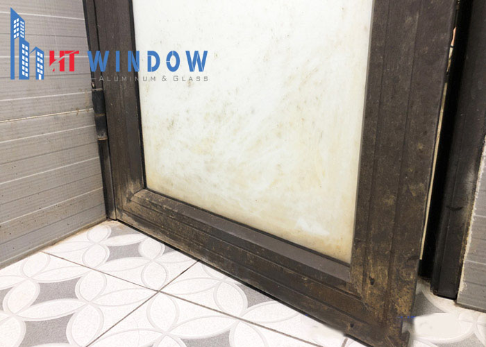 Nhiều cửa nhôm sau một thời gian sử dụng bị bạc màu nhanh chóng