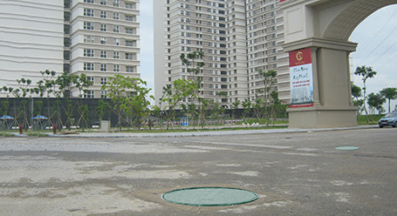 Lắp đặt và sử dụng hố ga sai cách gây nguy hiểm cho người đi đường