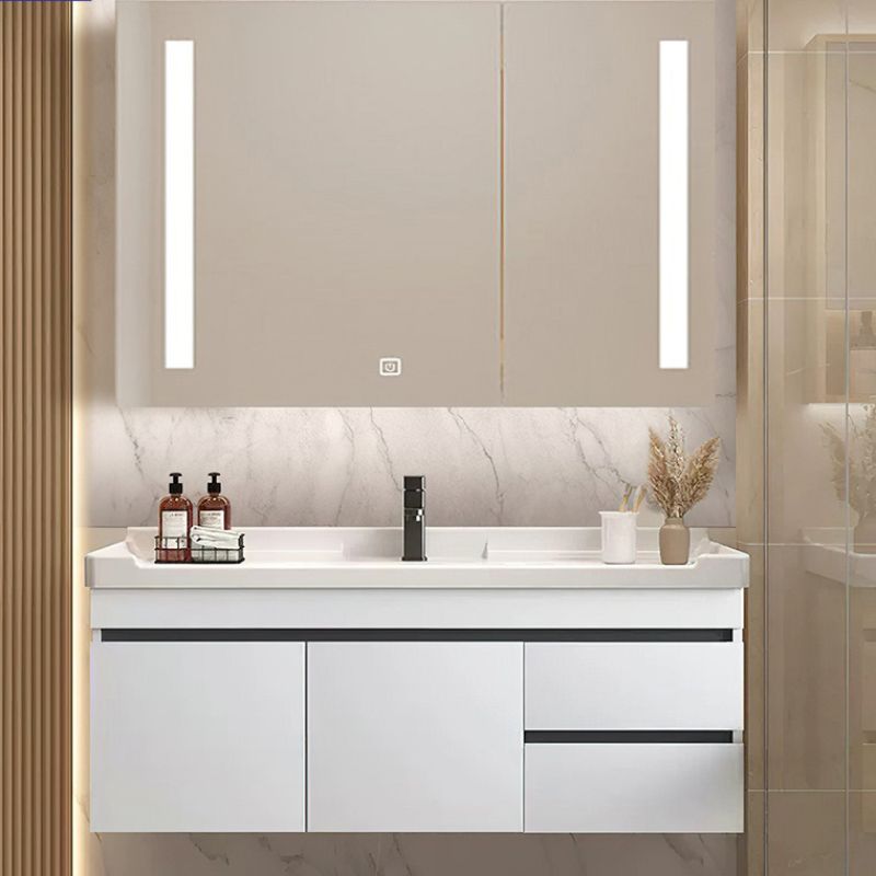 Tủ phòng tắm được làm từ nhựa PVC